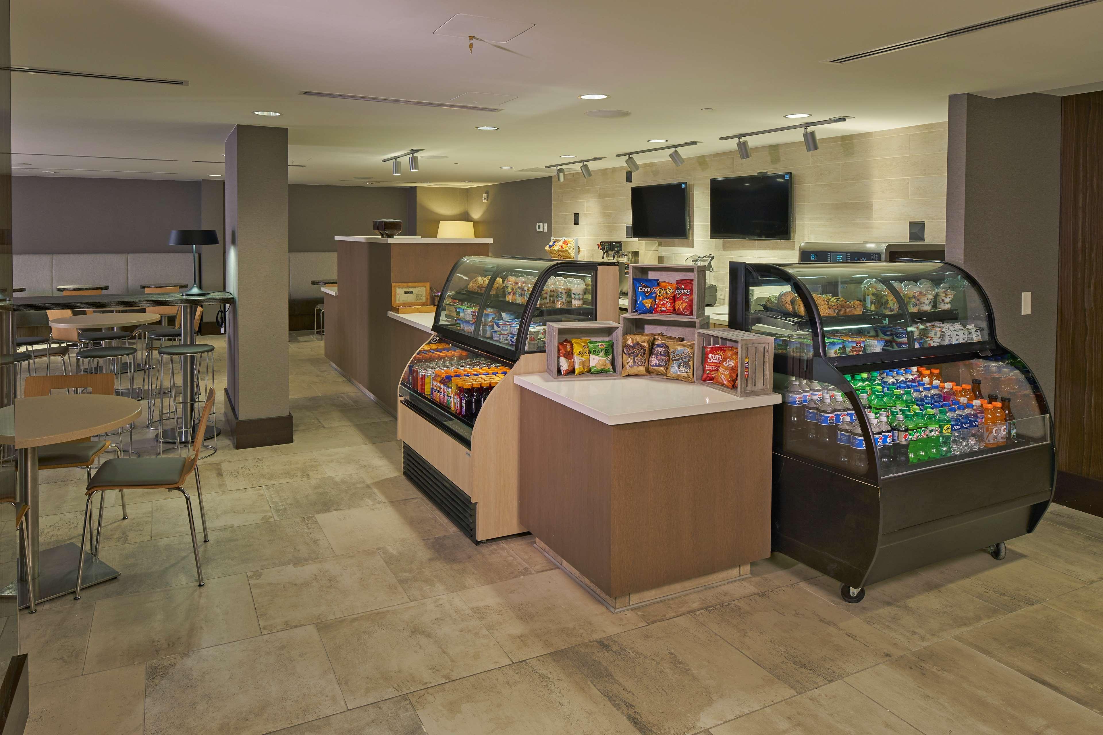 Отель Hilton Raleigh North Hills Ресторан фото