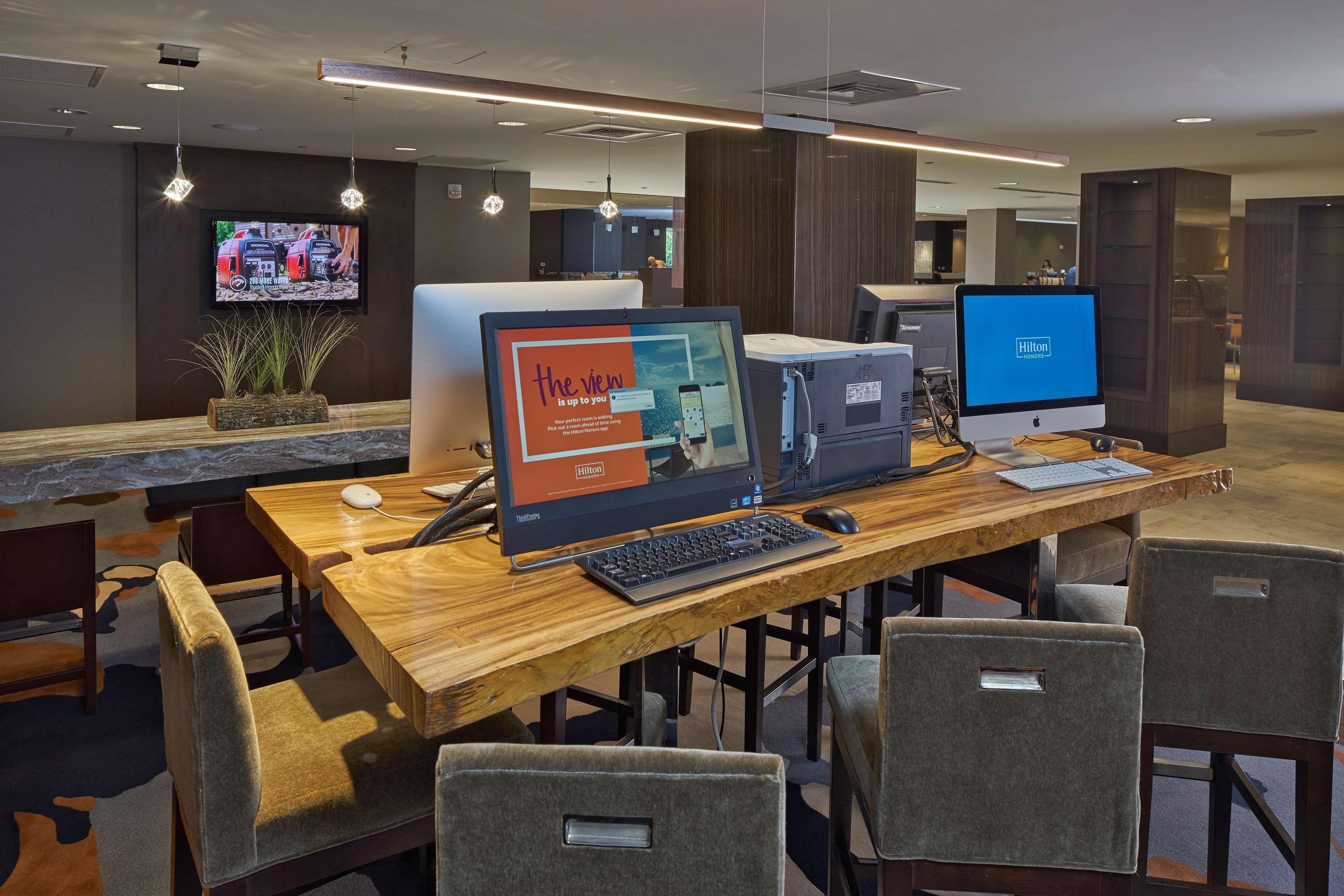 Отель Hilton Raleigh North Hills Удобства фото