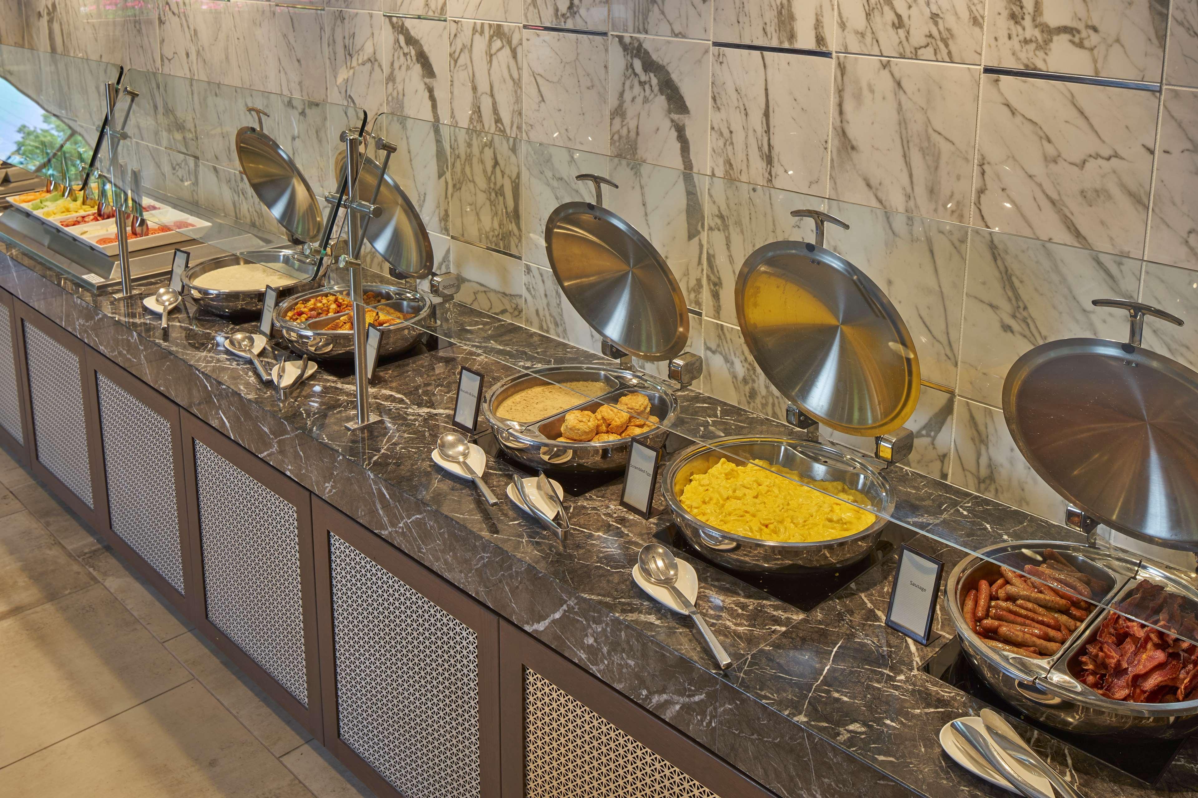 Отель Hilton Raleigh North Hills Ресторан фото