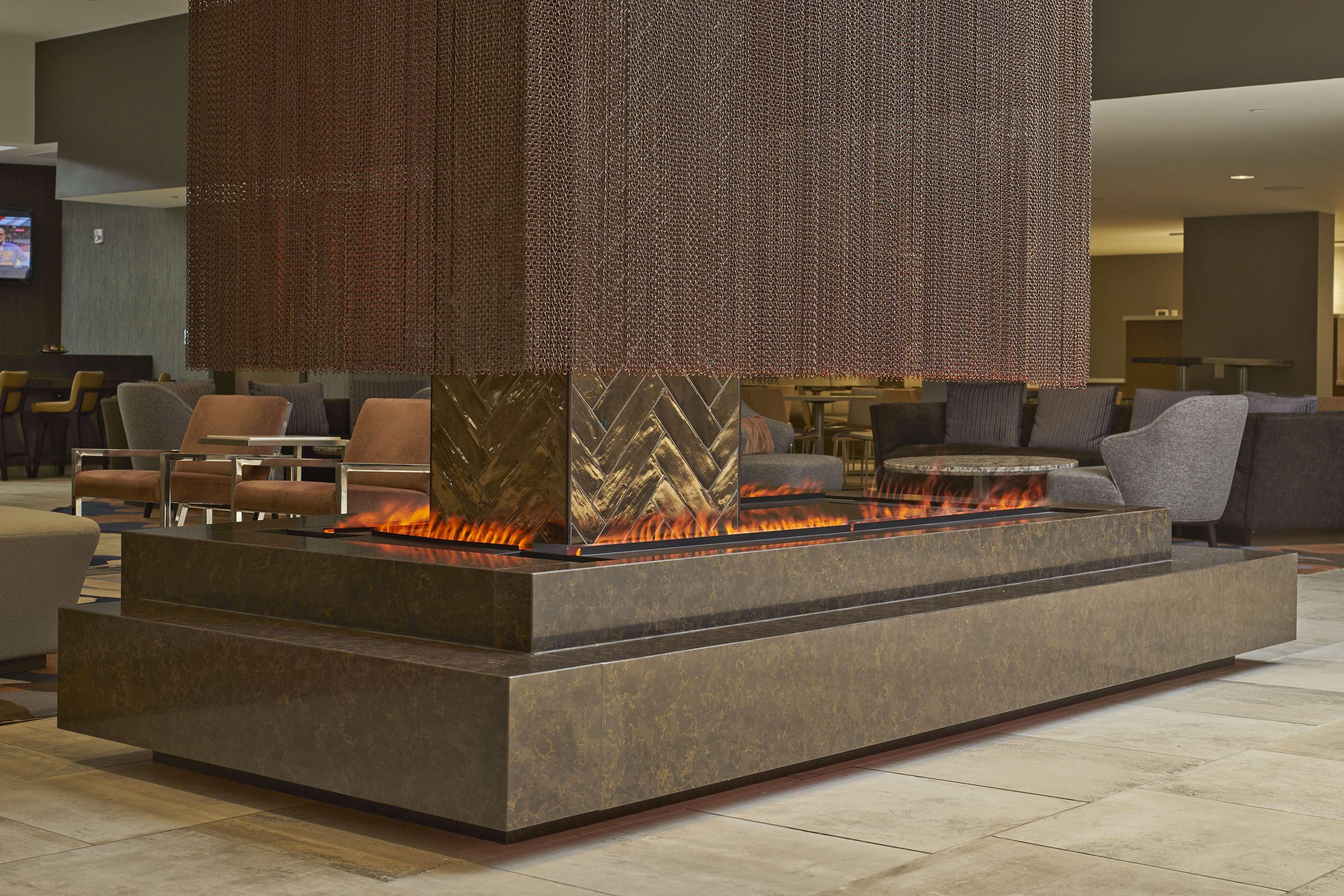 Отель Hilton Raleigh North Hills Интерьер фото