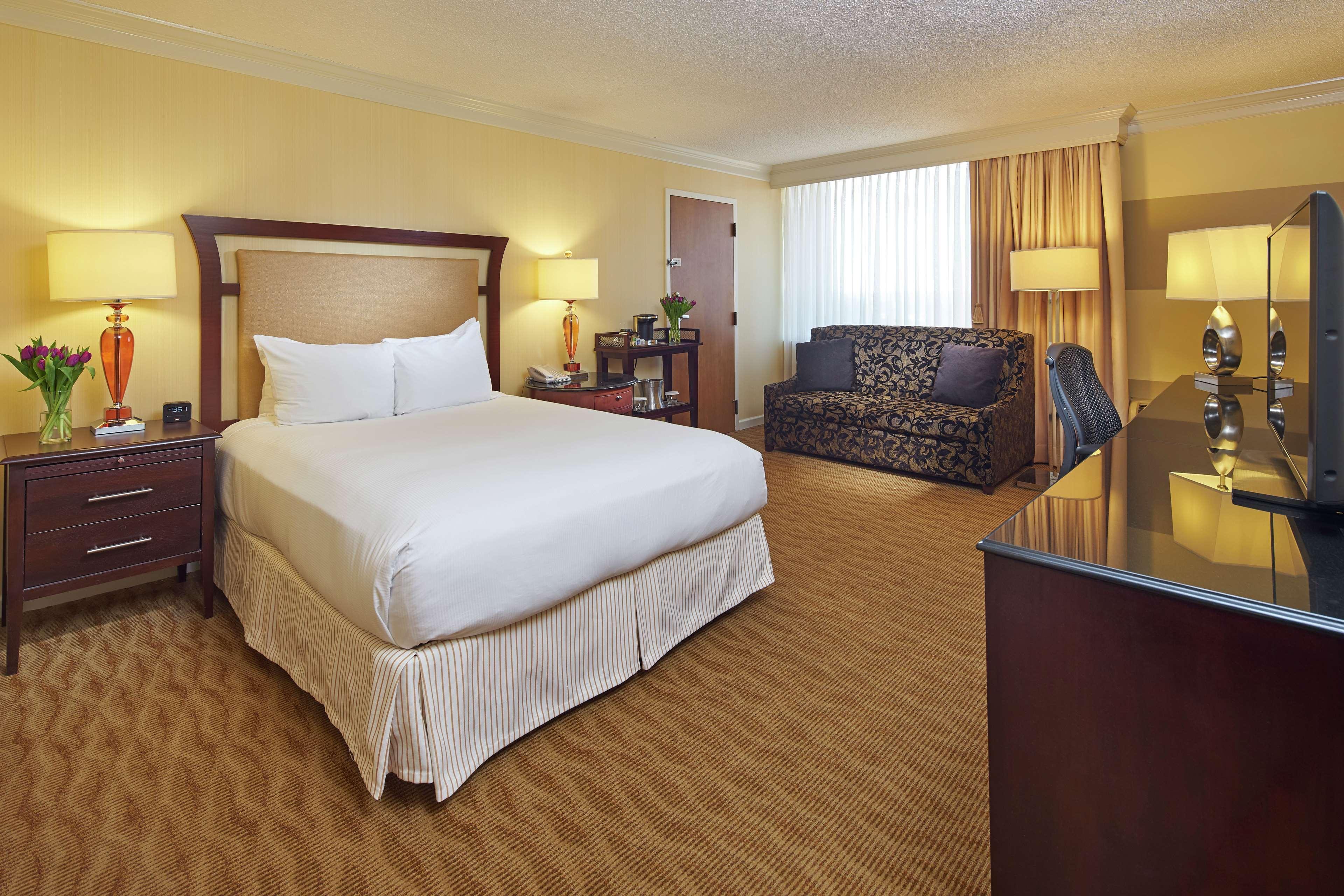 Отель Hilton Raleigh North Hills Номер фото