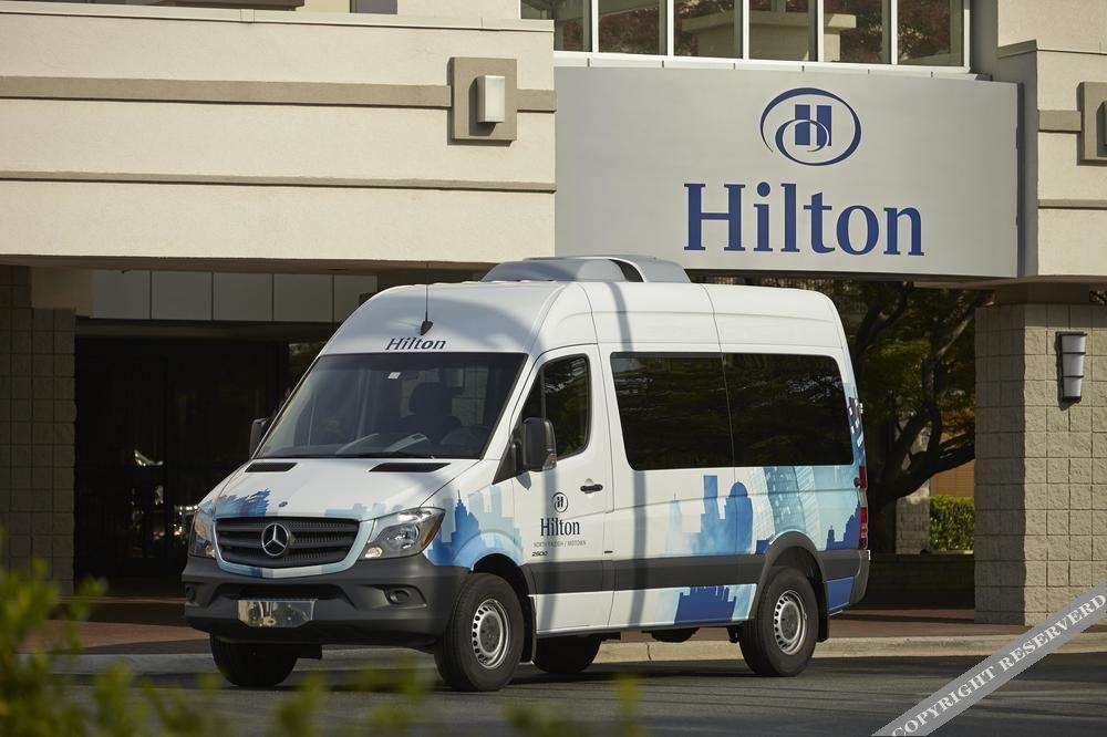 Отель Hilton Raleigh North Hills Экстерьер фото