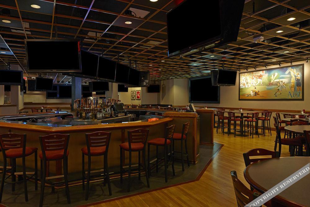 Отель Hilton Raleigh North Hills Экстерьер фото