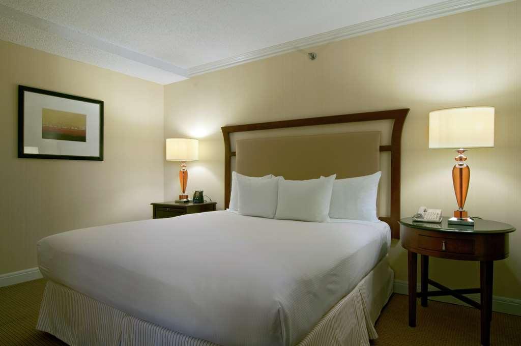 Отель Hilton Raleigh North Hills Номер фото